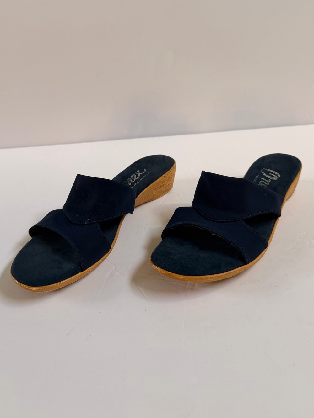 Onex Gilda Navy Womens Size 8  sandals